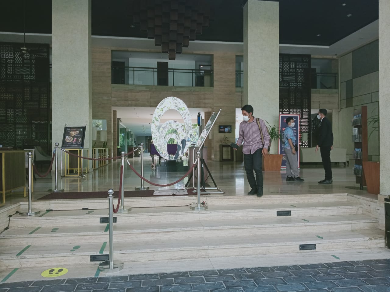 Livery truck canter bussid 3 apk androidappsapk co. Kota Mataram Semakin Ketat, Nginap di Hotel Harus Tunjukkan Tes PCR Negatif