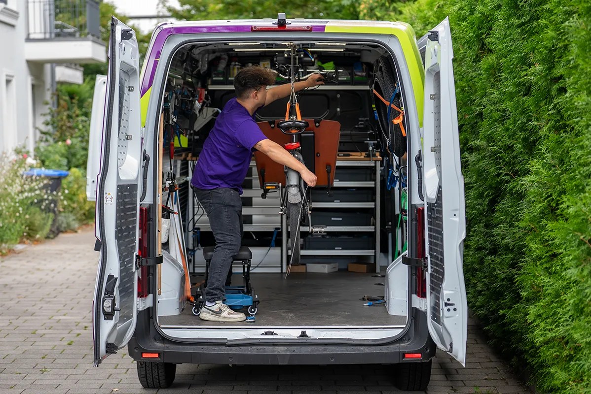 Lastenrad-Inspektion in der mobilen Radblitz Werkstatt in Hamburg