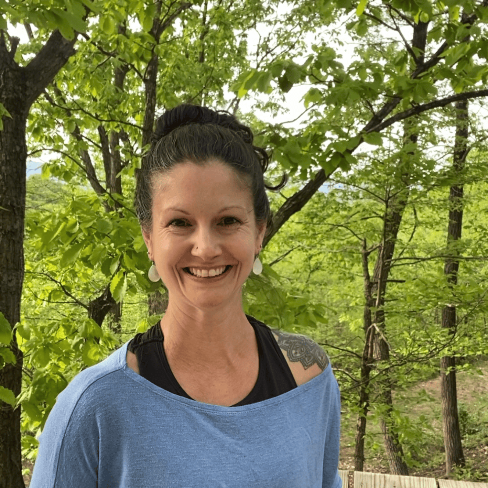 Headshot of Rachel with forest in background