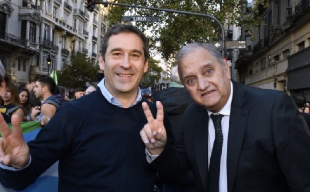 Luque apuntó contra Milei tras la marcha universitaria: “Desfinancia la universidad pública”
