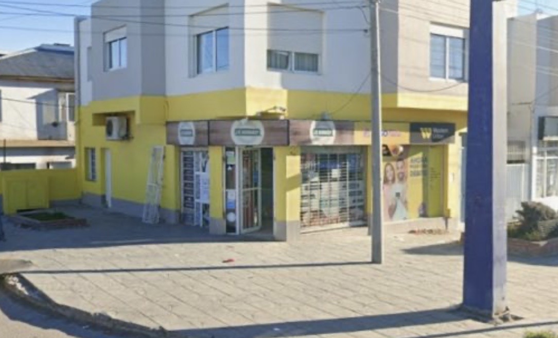 Golpe comando en la Av. EE.UU.: Tres delincuentes se alzaron con 33 millones de pesos