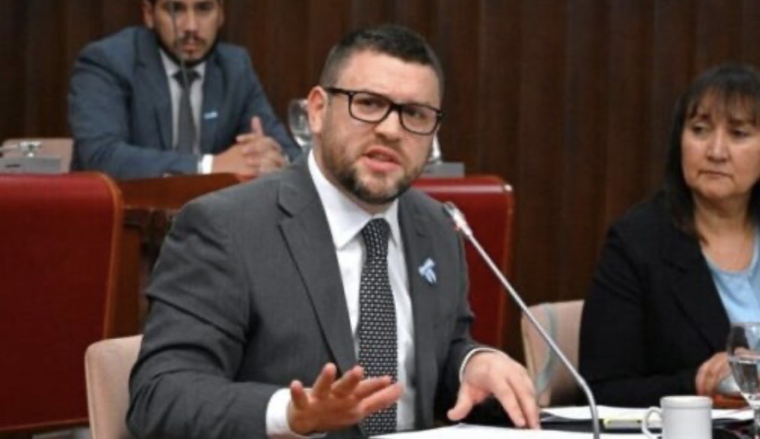 Pais cargó contra Torres por el contrato con Red Chamber y la deuda provincial