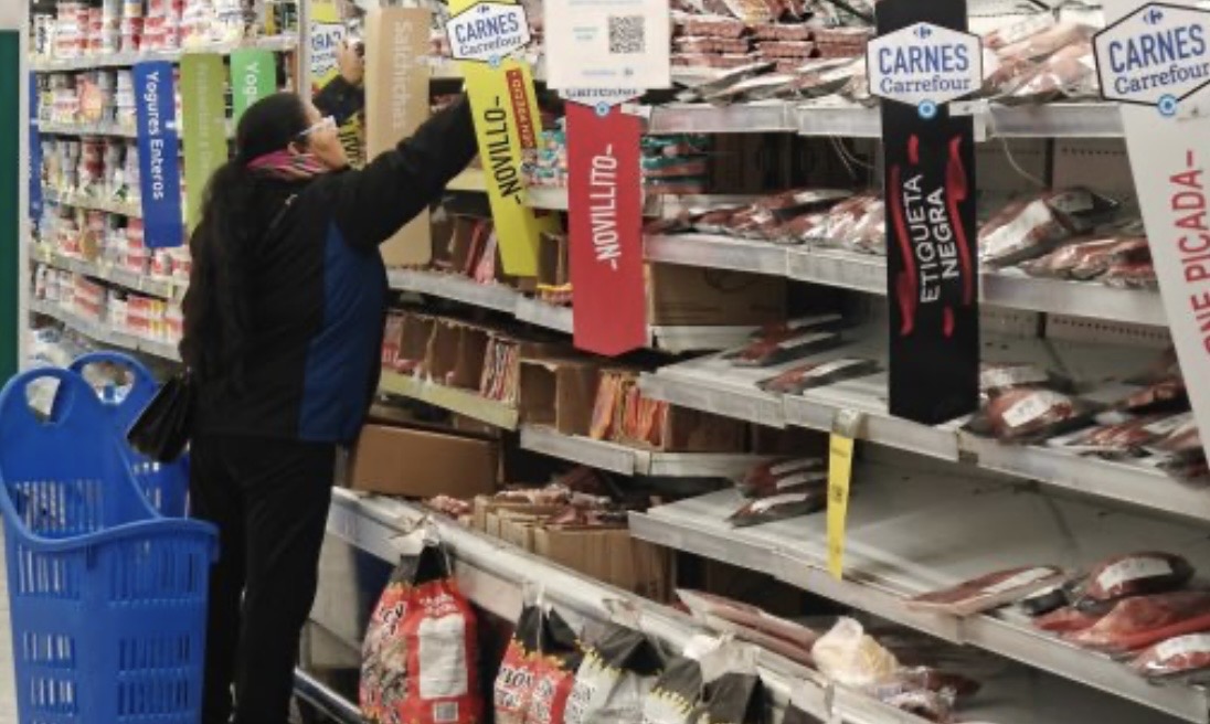 El bolsillo no da respiro: familias aseguran que cada vez compran menos y priorizan solo lo esencial