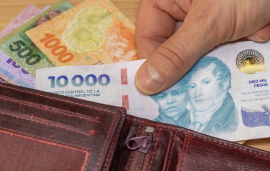 Salarios: la mitad de los argentinos se considera de clase baja y 9 de cada 10 afirma que perdió contra la inflación