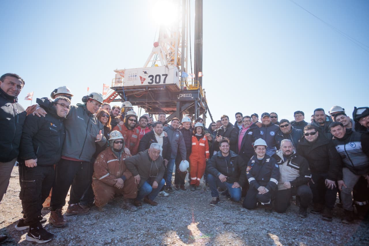 “Le dejamos 100 años más de Petróleo a Comodoro”: Ávila encabezó junto al Gobernador la recorrida donde se reactivó la Perforación en ‘El Tordillo’