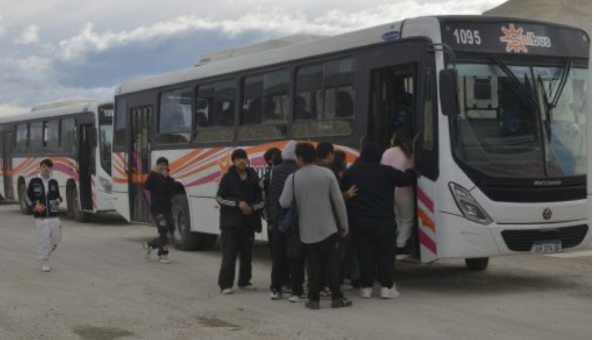 Transporte: El oficialismo propone un boleto a $1.900 este año y pasar a $2.300 recién en febrero de 2027