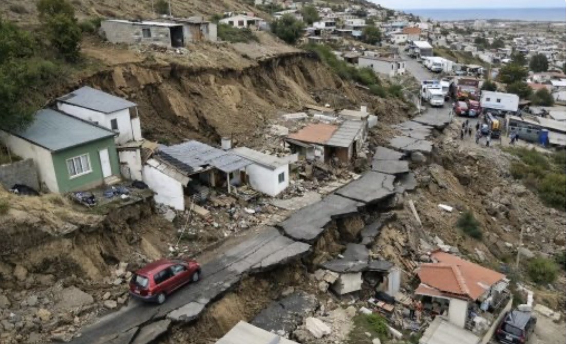 A dos meses del derrumbe: Vecinos del Sismográfica marchan al municipio por viviendas y garantías