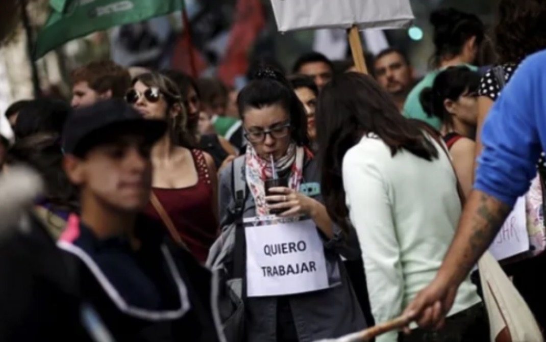 Precarización del empleo: en Argentina, 7 de cada 10 jóvenes son informales