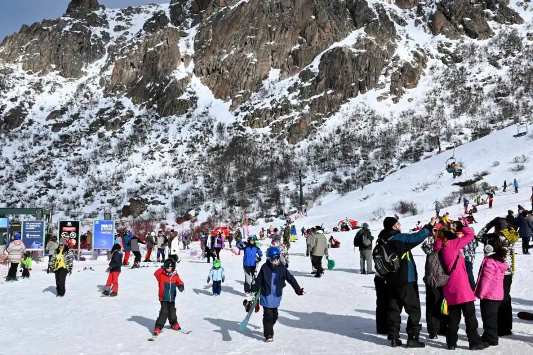La ministra de Turismo y Deportes de Río Negro auguró «un invierno épico» en base a la conectividad