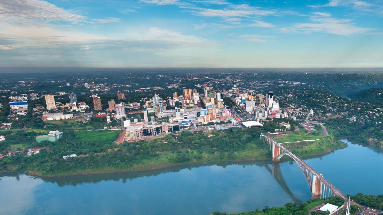 Las cataratas del Iguazú reembolsan hasta 50% del gasto turístico con escapadas de compras a Ciudad del Este