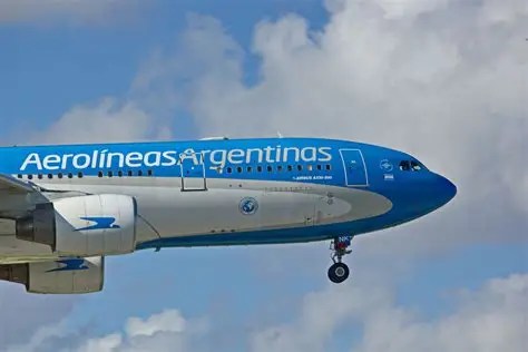 Aerolíneas Argentinas y Uber sellan una alianza clave: el viaje “puerta a puerta” ya es una realidad