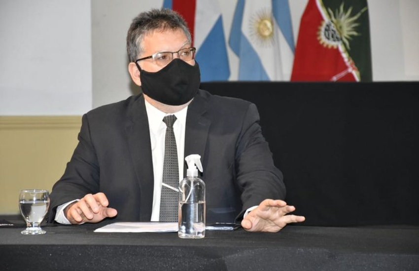 En rechazo a las restricciones, escracharon frente a su casa al intendente de Concordia