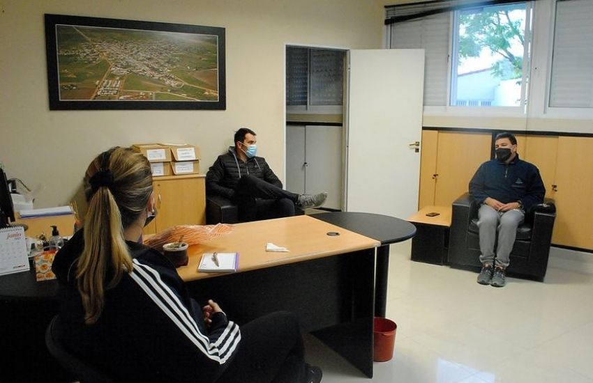 Conti se reunió con el atleta Sergio Pandiani