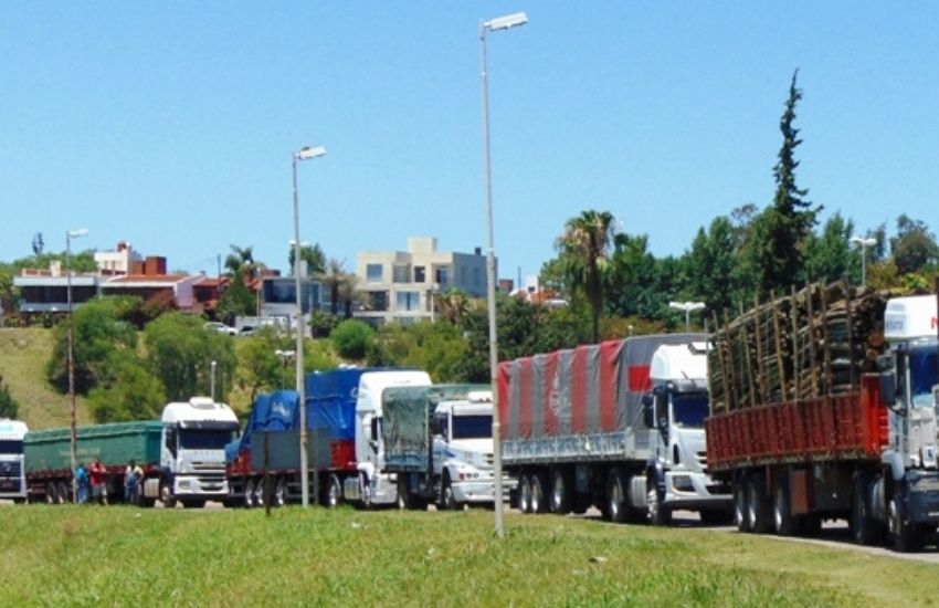 El lunes transportistas de cargas harán un paro y habrá corte de rutas
