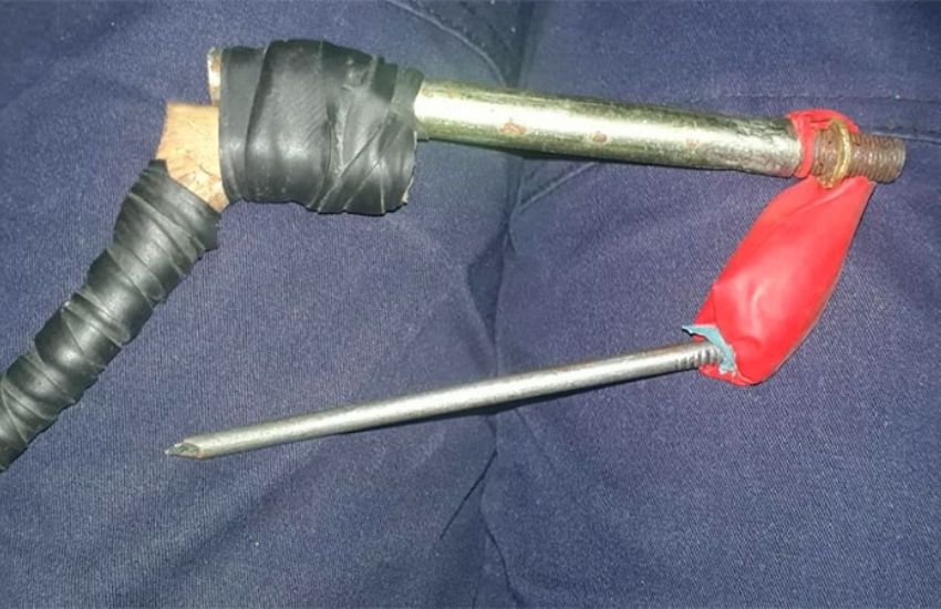 Sorprenden a dos niños de 12 años cuando portaban “tumbera” frente a una escuela