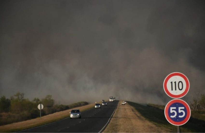 El gobernador de Santa Fe le pidió al presidente la intervención de las fuerzas armadas para combatir los incendios en Victoria