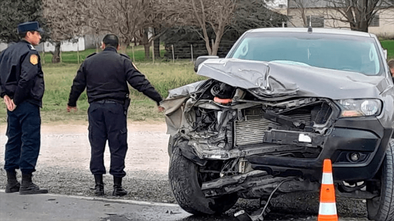 Crespo: camioneta intentó ingresar a Ruta 12 y fue impactado por un camión lechero