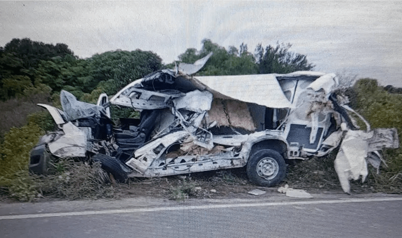 Victoria: impresionante choque de un camión con utilitario deja un herido grave en Ruta 26