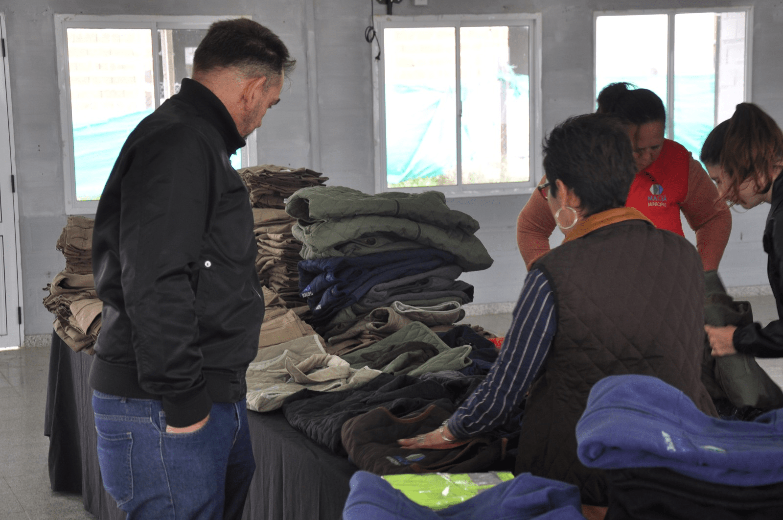 El Municipio entregó ropa y calzado de trabajo al personal de todas las reparticiones