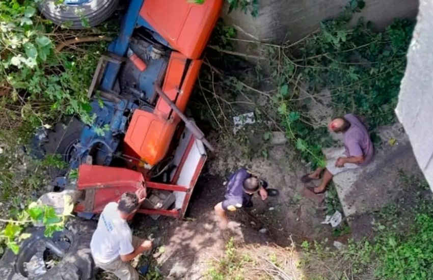 Trabajador cayó con su tractor de un puente en La Paz: sufrió grave traumatismo de cráneo