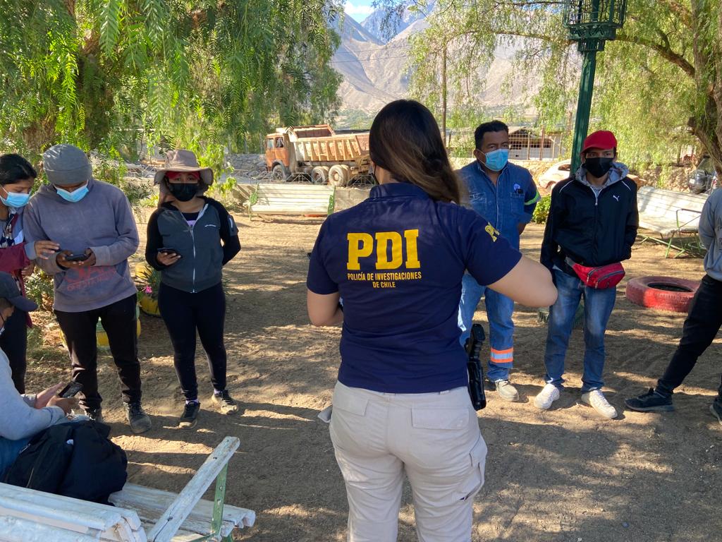 Extranjeros irregularidades buscando trabajo en la temporada de cítricos son fiscalizados