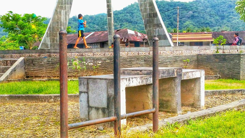 Banyak Tempat Sampah Yang Hilang di RTH Muaralabuh