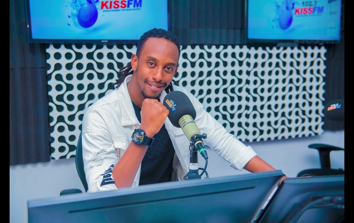Umunyamakuru akaba n’umuhanzi Andy Bumuntu yasezeye igitangazamakuru yakoreraga
