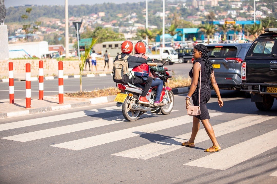 Igisubizo Polisi yahaye usabira ibihano abanyamaguru bakora amakosa yo mu muhanda nk’uko abashoferi bahanwa