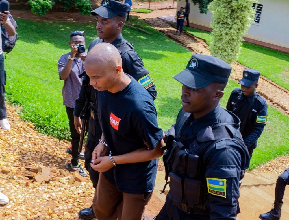 Ko itegeko riteganya ko ukekwaho icyaha mu Rwanda akurikiranwa adafuze, ni ryari afungwa?