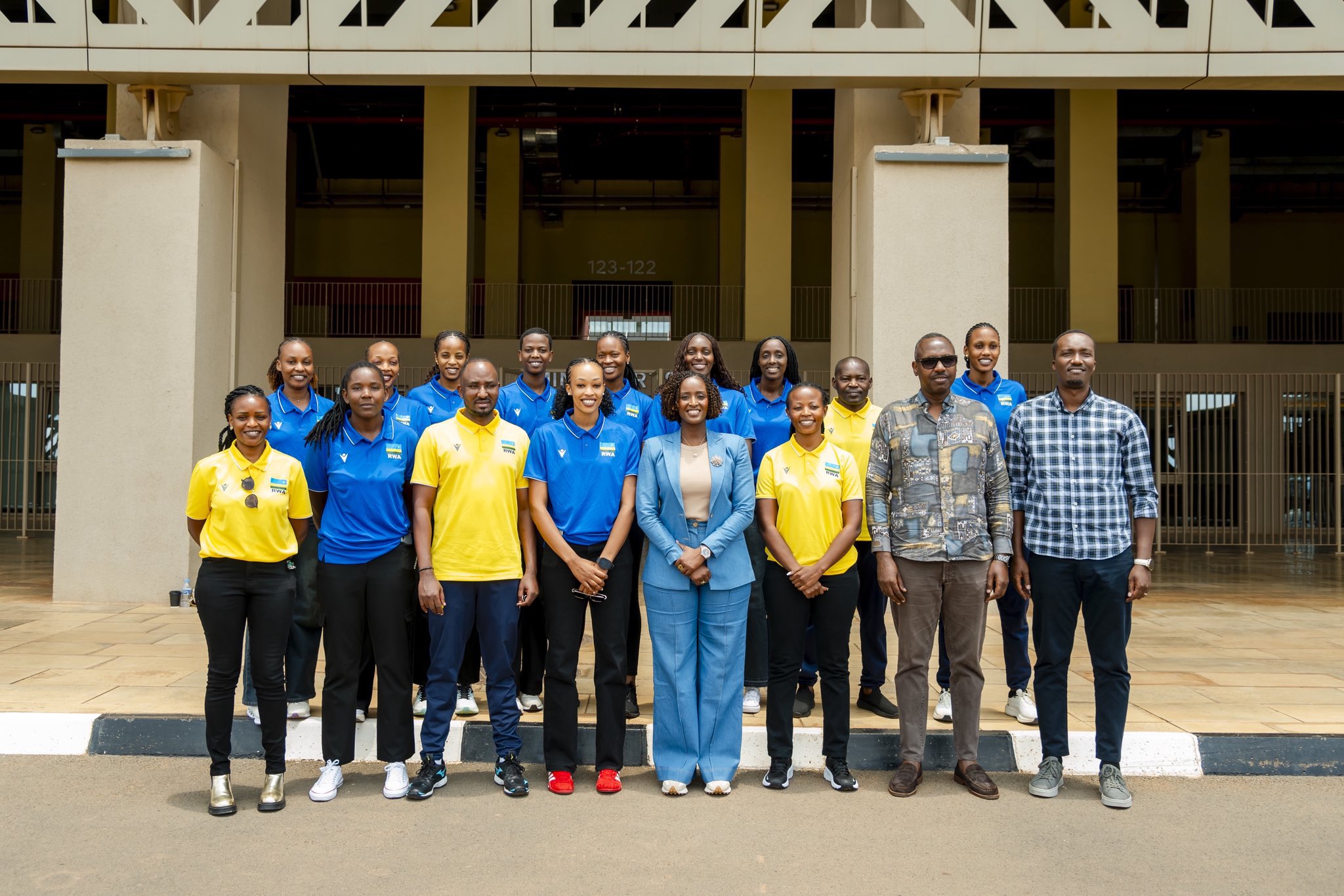 Minisitiri Nelly Mukazayire yakiriye ikipe y’abagore iherutse guhesha ishema u Rwanda