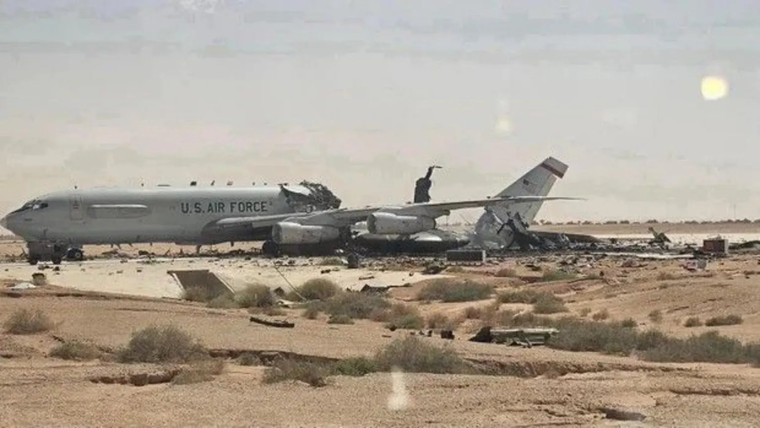 Hashyizwe hanze amafoto agaragaza uburyo America yashegejwe bikomeye n’ibitero bya Iran