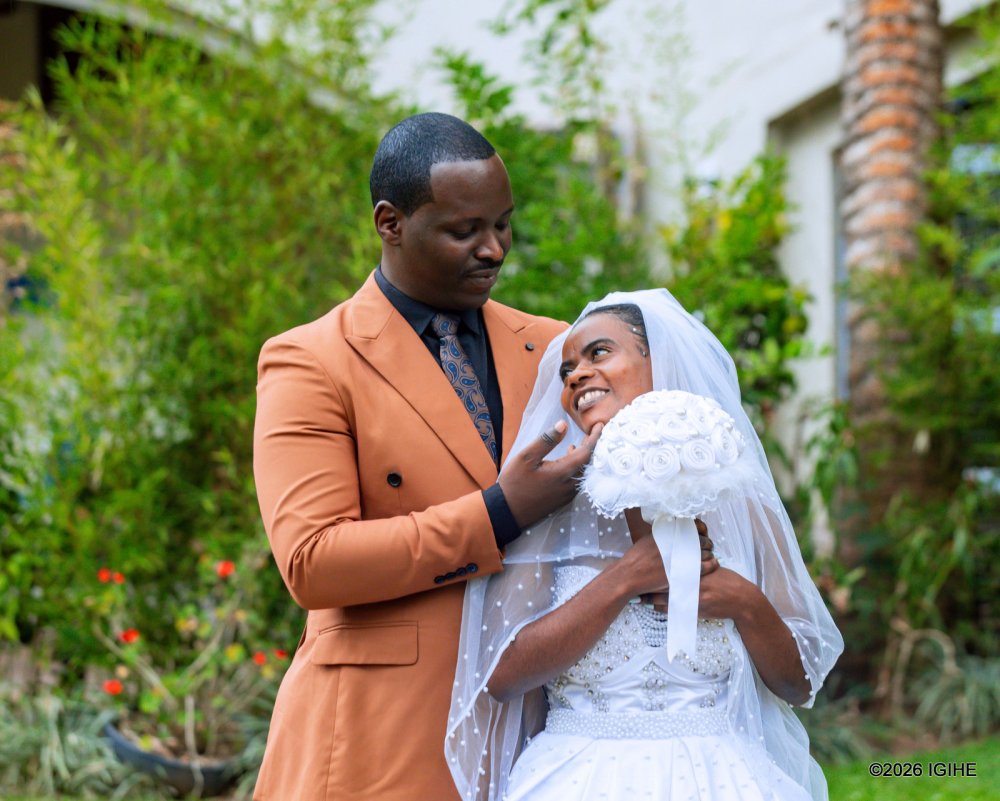 Igisubizo ‘Apôtre’ Mutabazi yahaye abavuze ko hari ikindi cyihishe inyuma yo gusezerana n’umugore mushya