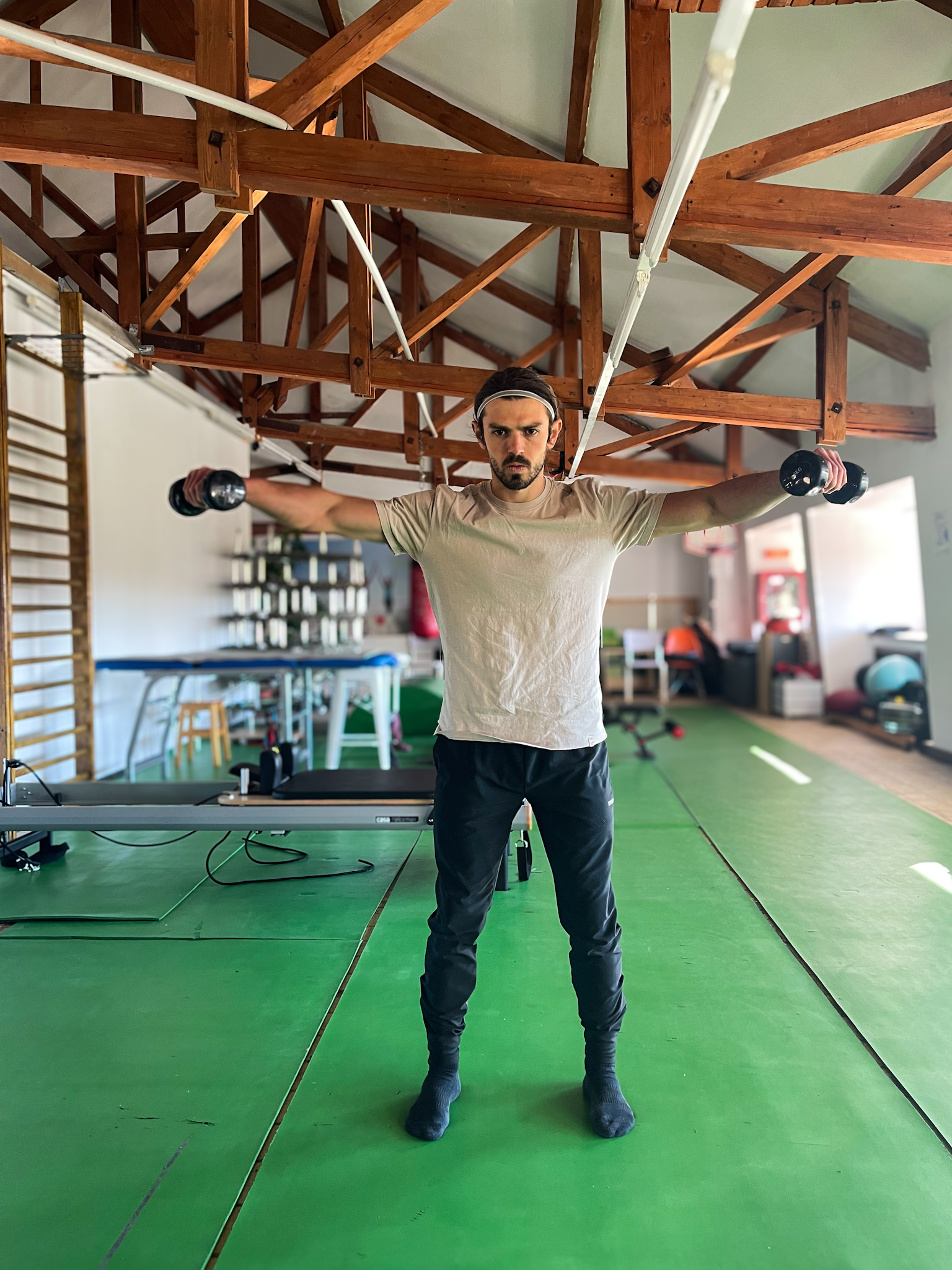 Exercițiu izolat - fluturări laterale!