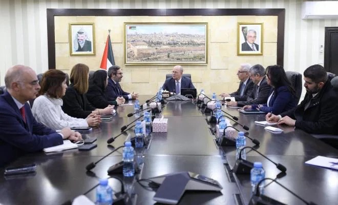 مصطفى يبحث مع وفد أممي تعزيز الجهود الإغاثية في غزة والضفة