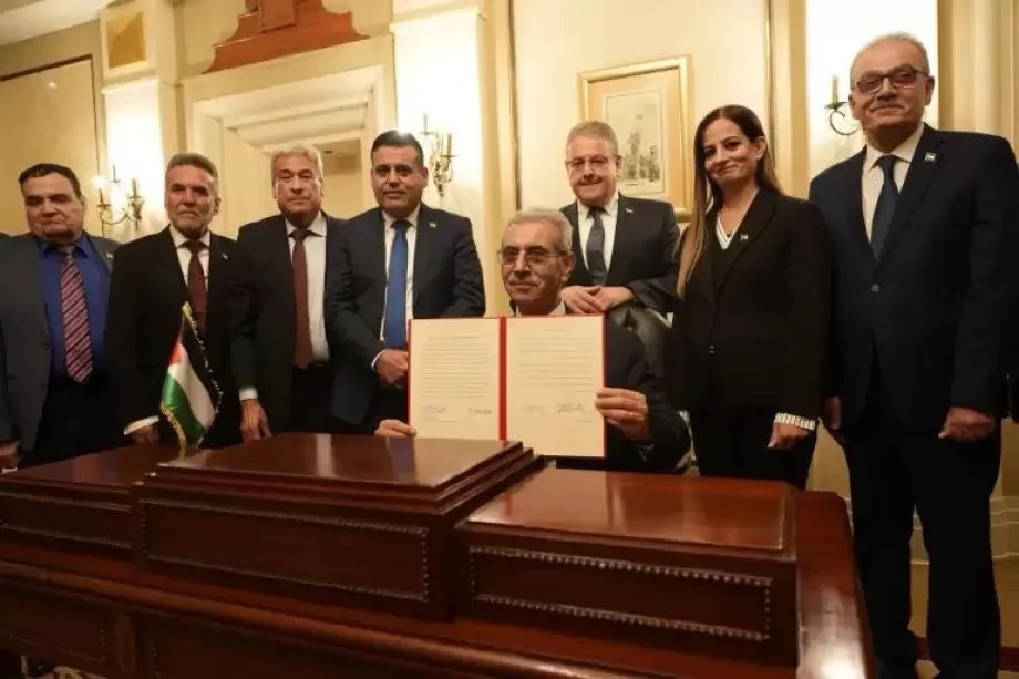 “هآرتس”: “إسرائيل” تمنع أعضاء لجنة التكنوقراط من دخول قطاع غزة