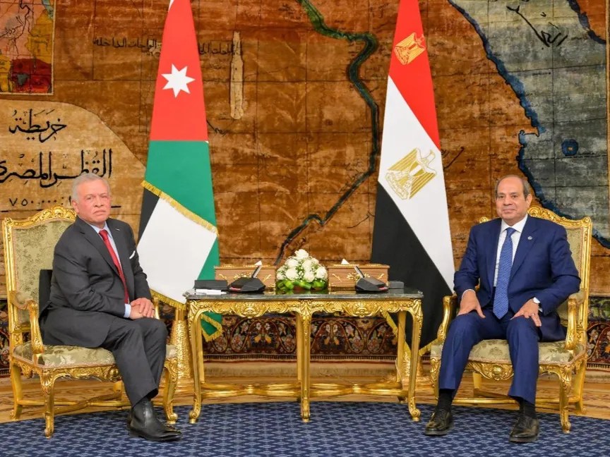 الرئيس المصري وملك الأردن يؤكدان ضرورة الإسراع في إعادة إعمار غزة