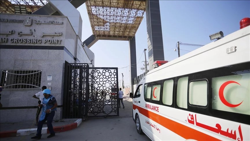 مغادرة دفعة من الجرحى والمرضى عبر معبري كرم أبو سالم ورفح لتلقي العلاج