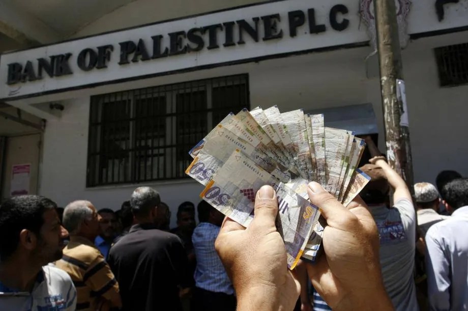 المالية الفلسطينية تعلن موعد صرف 60% من رواتب نوفمبر
