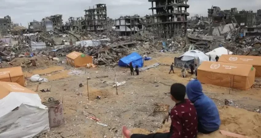 بحسب «رويترز» شركة «مسعود وعلي للمقاولات» في غزة توقع عقد إنشاء مجمع سكني جديد بمدينة رفح