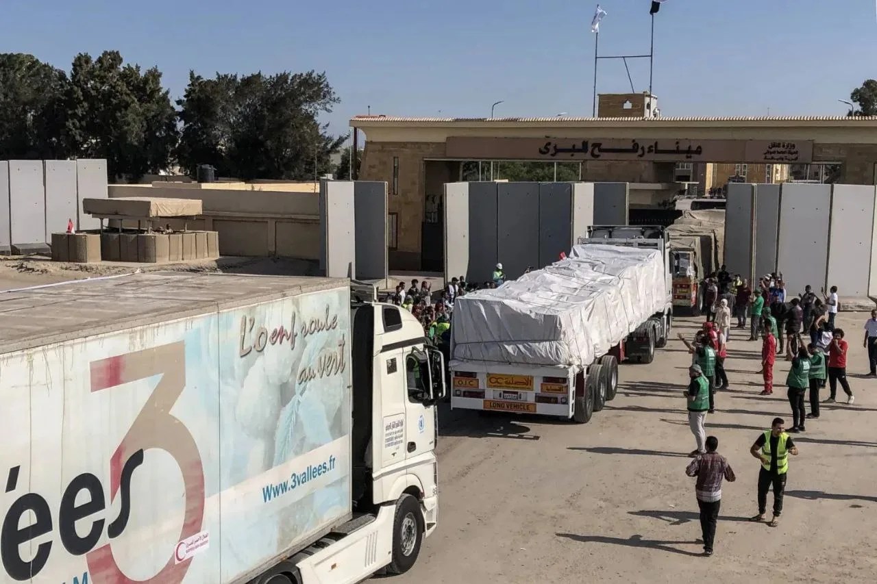 رئيس جمعية النقل الخاص بغزة: حركة المعبر منتظمة وتدفق البضائع متواصل