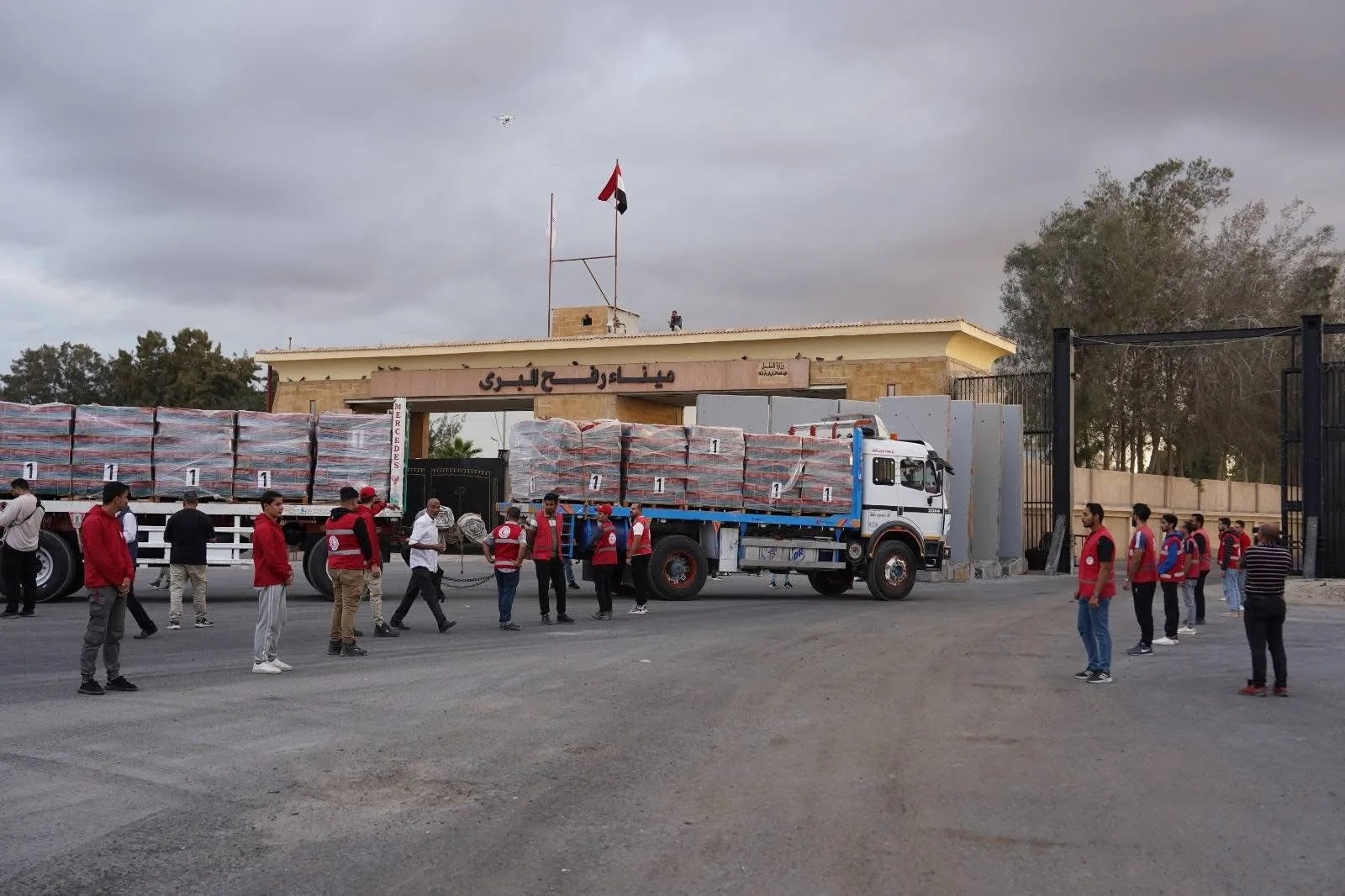 تحرك دفعة جديدة من شاحنات المساعدات إلى قطاع غزة 