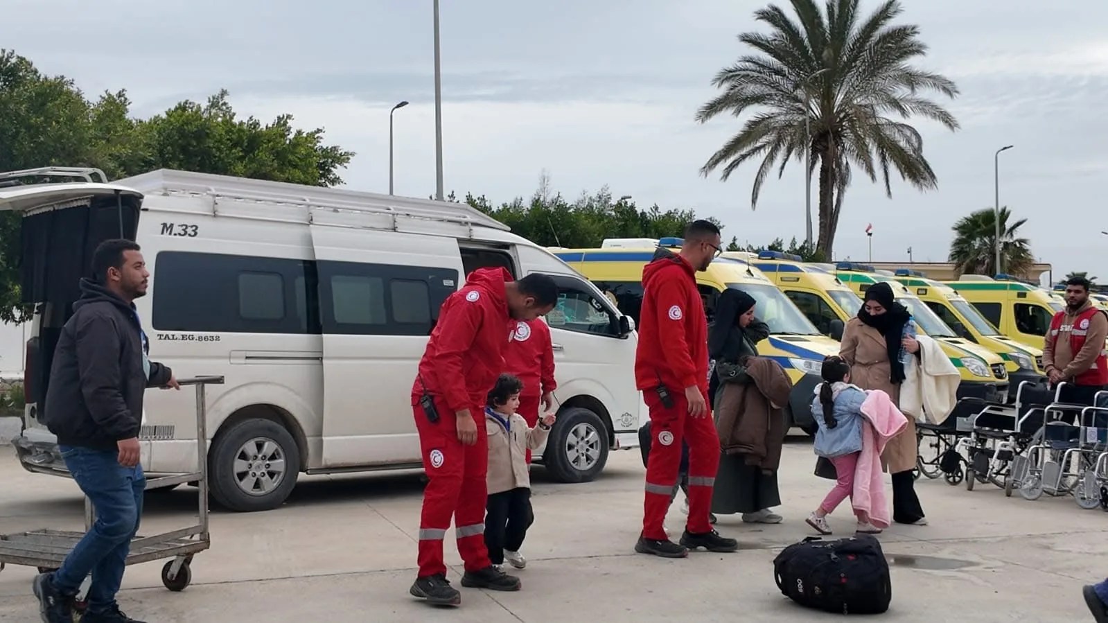 وصول دفعة جديدة من العائدين لقطاع غزة إلى معبر رفح البري 