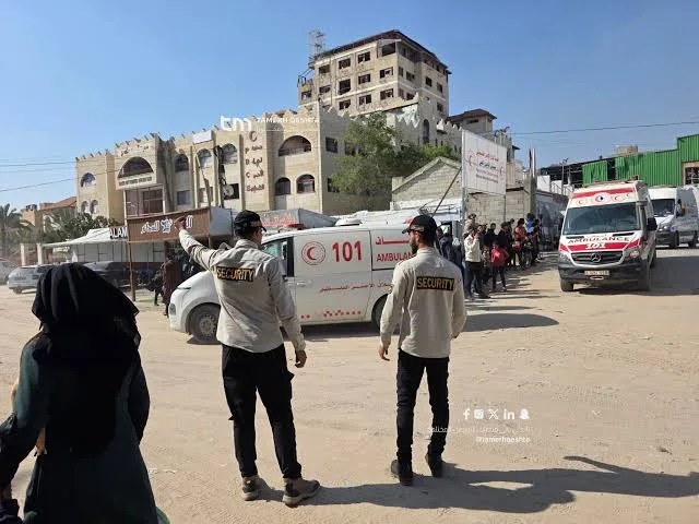 مغادرة دفعة جديدة من جرحى غزة للعلاج في مصر وسط تأجيل سفر آخرين