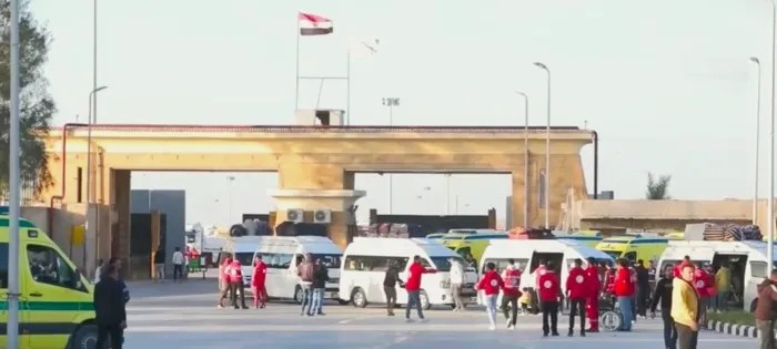 تسهيلات لعبور المسافرين عبر معبر رفح البري
