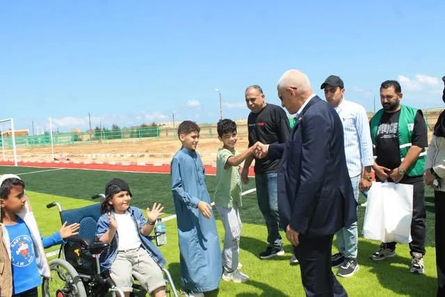 محافظ شمال سيناء يتفقد الجرحى الفلسطينيين بالشيخ زويد ويؤكد استمرار الرعاية خلال عيد الأضحى