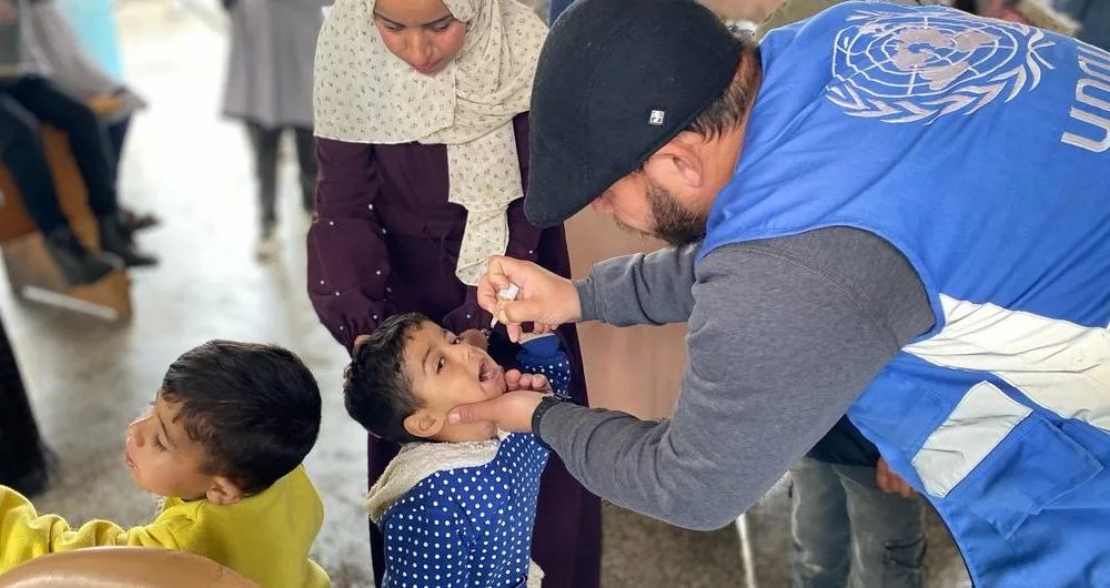 الأونروا تعلن بدء تطعيم طلبة الصفين الأول والتاسع بمدينة غزة والشمال.. المواعيد وأماكن التطعيم