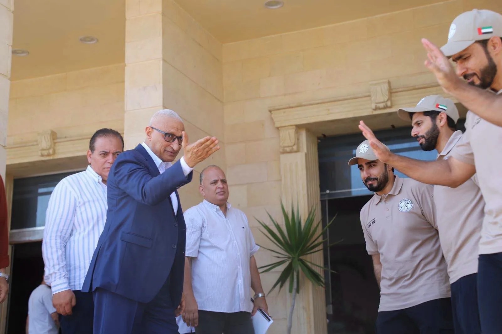 محافظ شمال سيناء يبحث مع وفد «الفارس الشهم 3» الإماراتية تعزيز الجهود الإغاثية ودعم قطاع غزة
