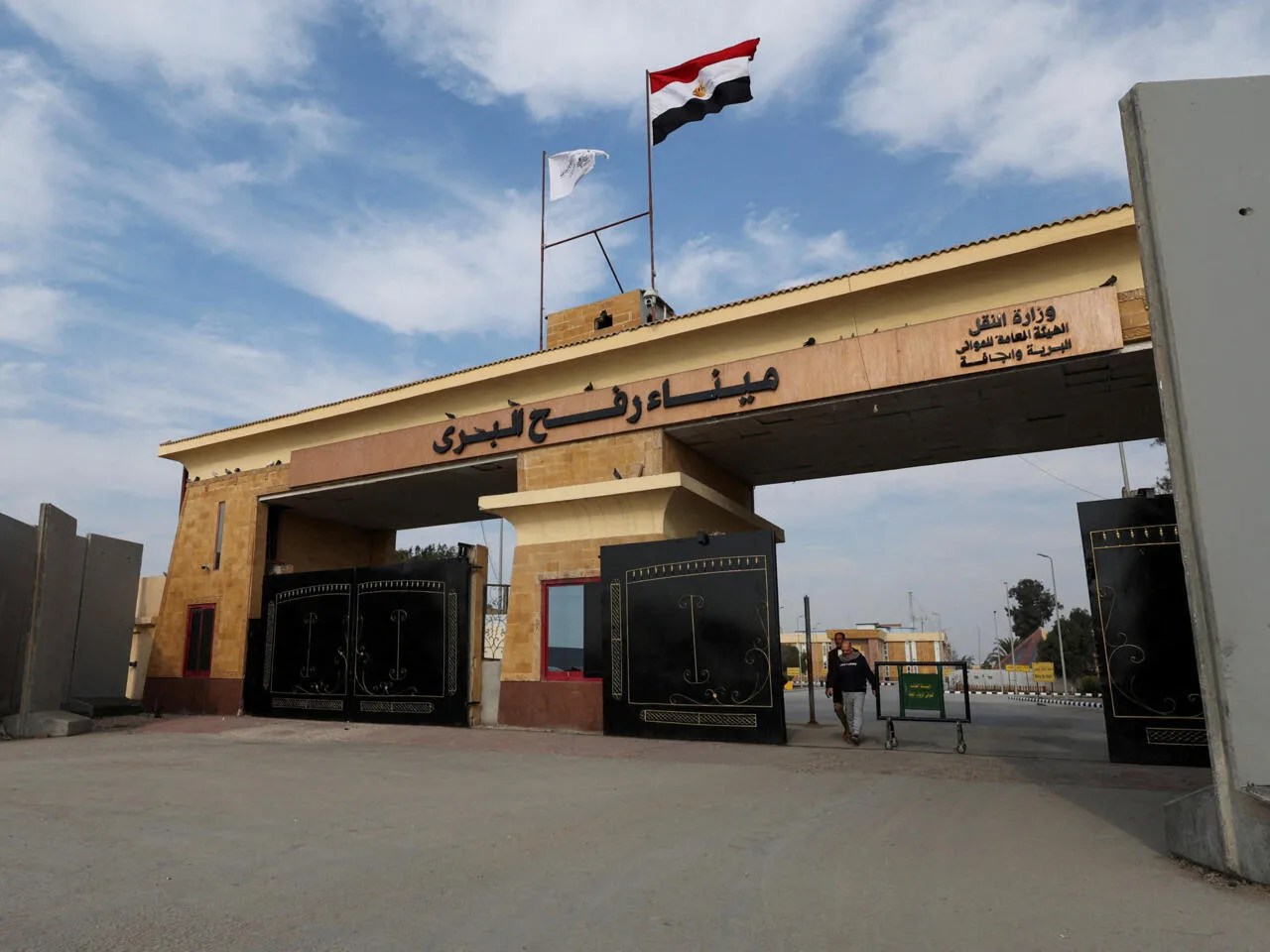 مغادرة 40 طالبًا من غزة في ظل استعدادات لاستئناف السفر عبر معبر رفح