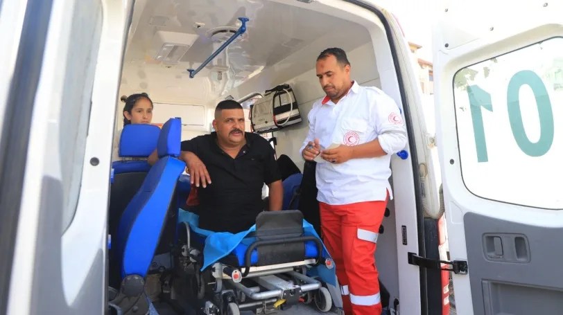 الهلال الأحمر الفلسطيني يسيّر عملية إجلاء طبي جديدة باتجاه معبر رفح
