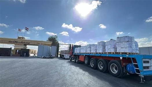 تحرك الدفعة الـ233من شاحنات المساعدات إلى قطاع غزة